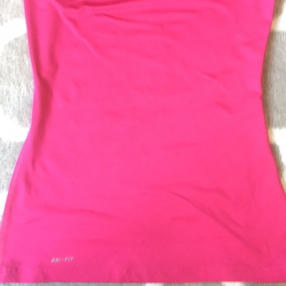 Women’s Nike Fitted Workout Top - Picture 4 of 8